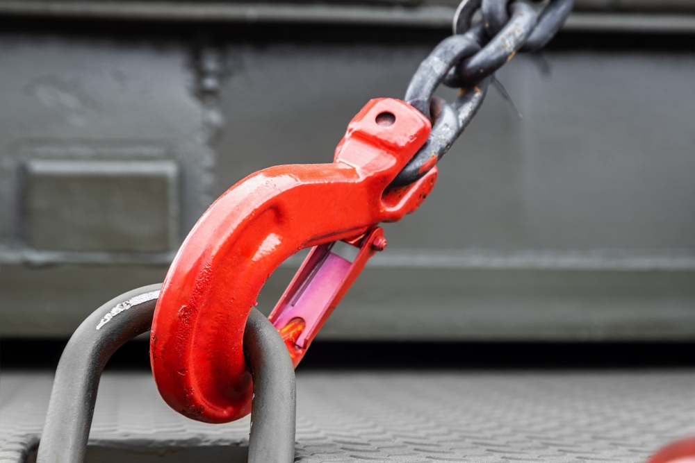Maximizing Safety and Efficiency: The Benefits of the Hook Design in Vehicle Restraints